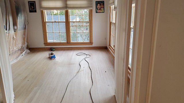 Cesar's Hardwood Floors project photo 32